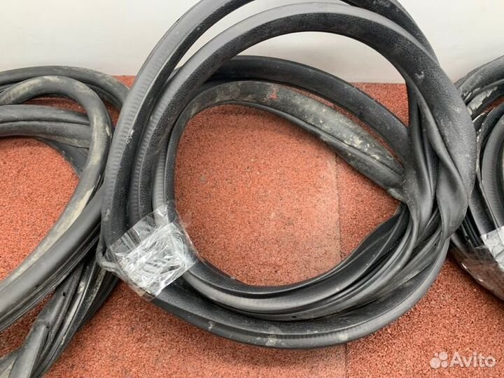 Уплотнитель двери Hyundai Solaris 2 легковой седан