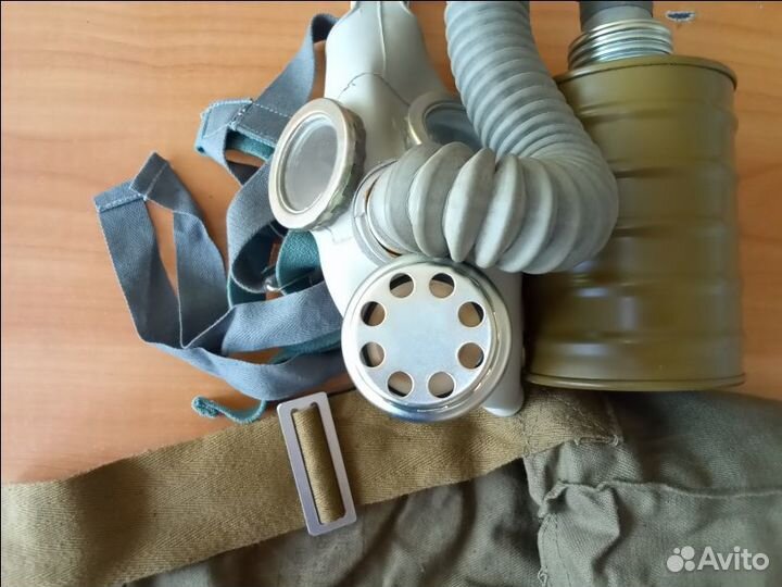 Два противогаза СССР: гп-4У и дп-6М одним лотом
