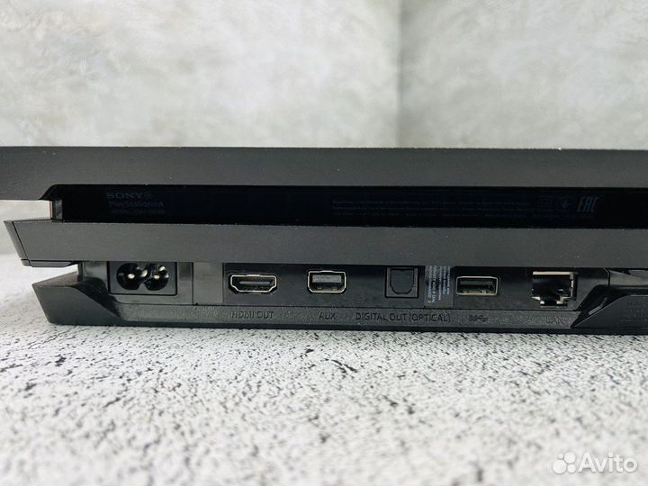 Sony Playstation 4 Pro 1TB CUH-7208B с коробкой S