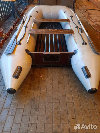 Лодка с мотором