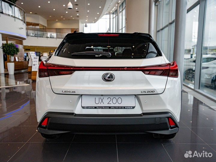 Lexus UX 2.0 CVT, 2022