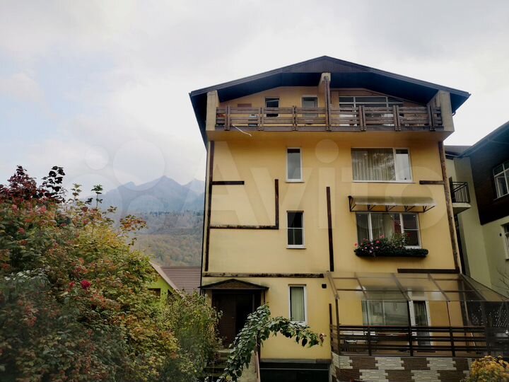 2-к. квартира, 65 м², 1/3 эт.