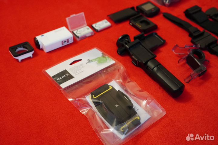 Экшн-камера Sony HDR-AS300R и аксессуары