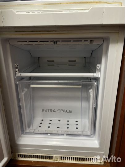 Встраиваемый холодильник Hotpoint Ariston