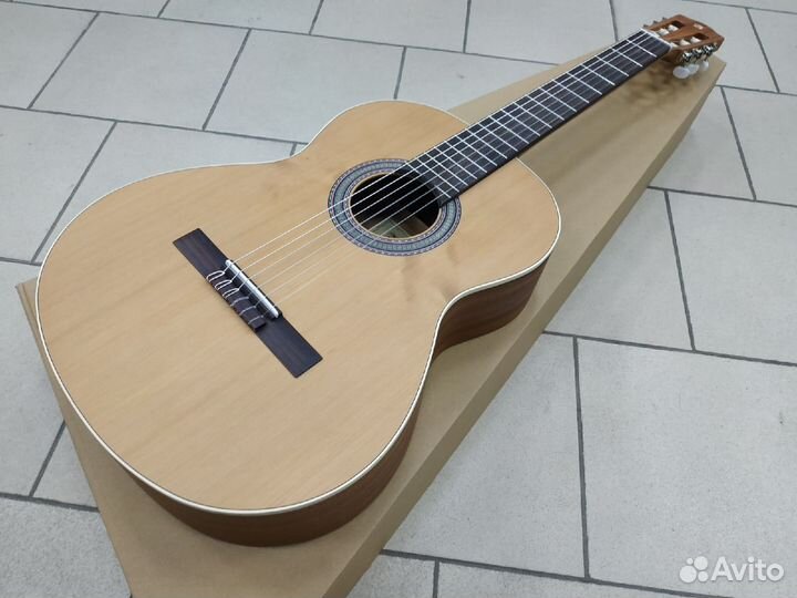 Классическая гитара Alhambra (Испания)