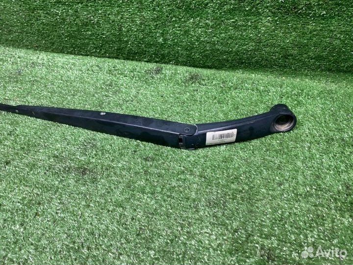 Поводок дворника правый Hyundai Solaris