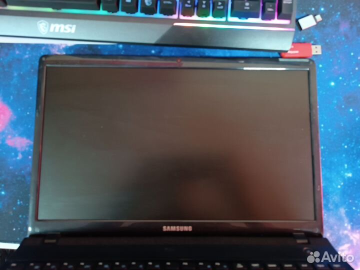 Ноутбук Samsung np300e5c
