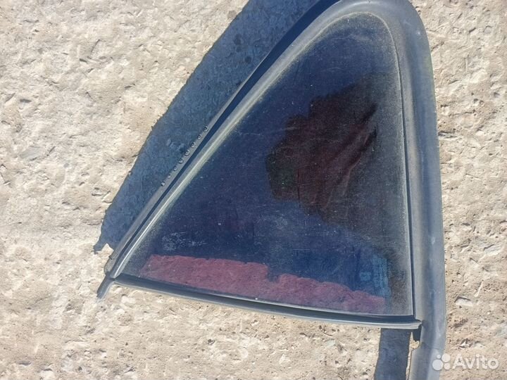 Стекло глухое заднее левое Peugeot 406