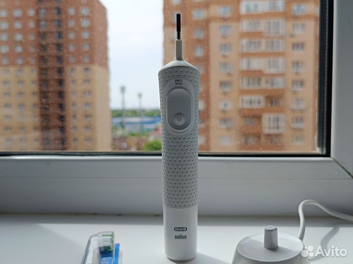 Электрическая зубная щетка Oral-B