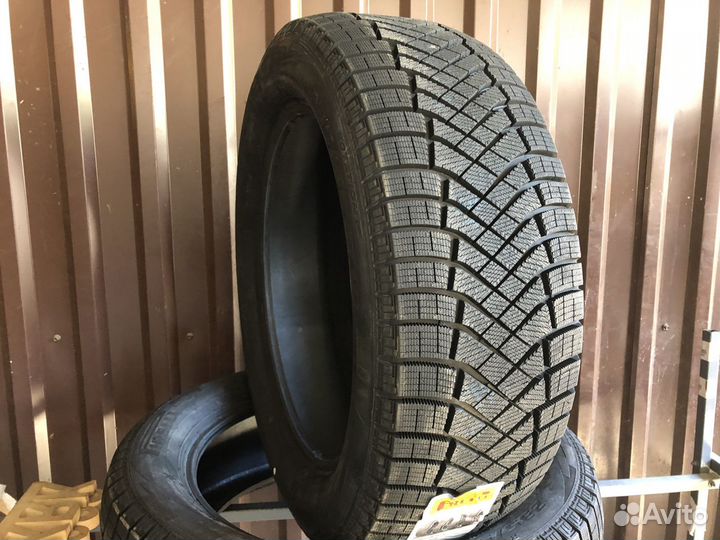 Pirelli Ice Zero FR 235/55 R19 105H