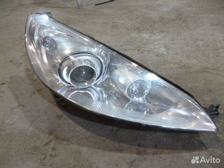 Peugeot 407 фара правая ксенон