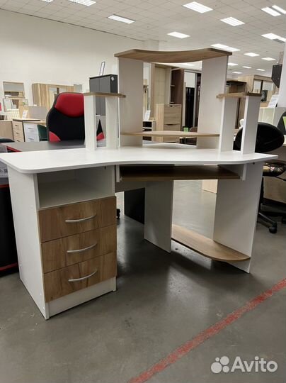 Стол компьютерный