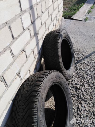 Goodyear UltraGrip 500 215/65 R16