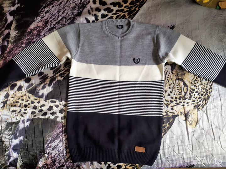 Свитер новый на мальчика