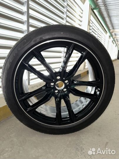 Pirelli P Zero 285/40 R23 и 325/35 R23 107Y