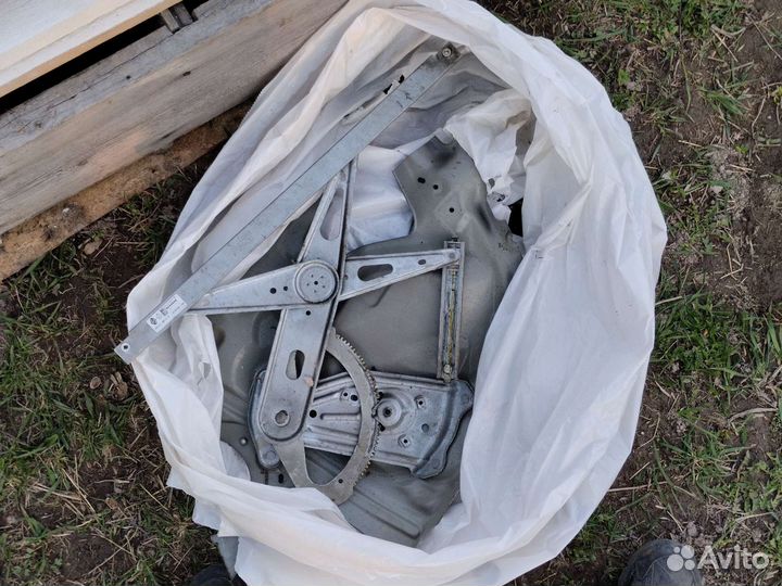 Стеклоподъемник электр. передний Renault Fluence