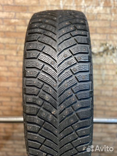 Michelin X-Ice North 4 215/55 R17