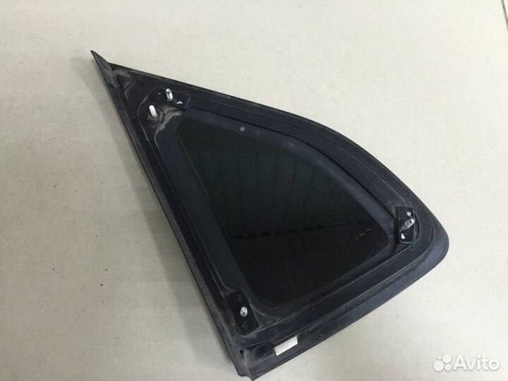 Стекло кузовное глухое правое Kia Ceed JD 2012-201