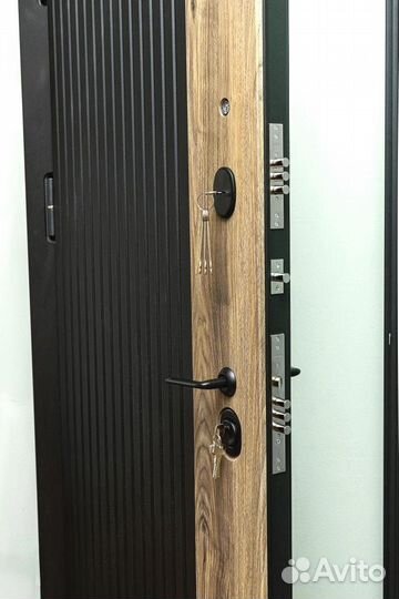 Дверь входная металлическая