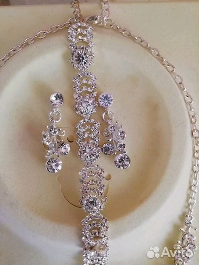 Колье, браслет и сережки