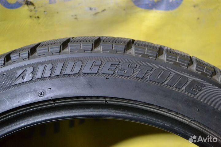 Bridgestone Blizzak Revo GZ 215/45 R17
