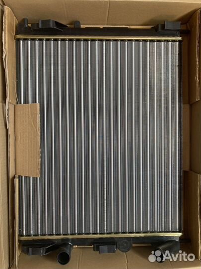 Радиатор охлаждения двигателя renault logan