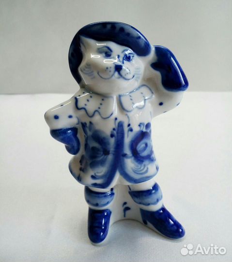 Фарфоровая статуэтка Кот в сапогах