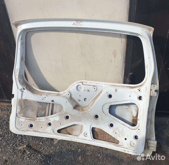 На Тревал задний бампер, задн. дверь багажника