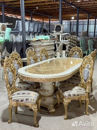 Стол и стулья