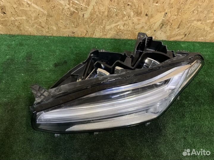Стекло фары левое volvo XC90 2015+ LED