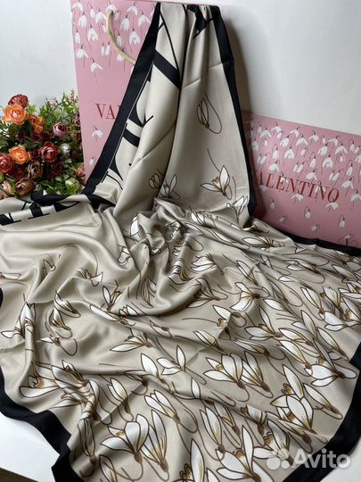 Шелковый платок Valentino