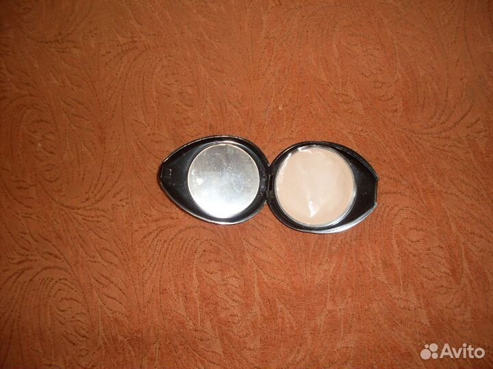 Компактная пудра. Франция. СССР. Веер