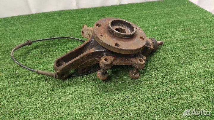 Левый кулак/цапфа Citroen C4/Peugeot 307