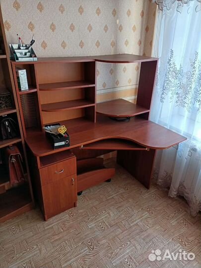 Компьютерный стол+подставка для системного блока