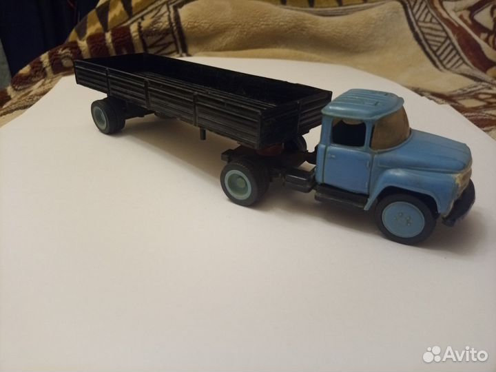 Модель грузовика ЗИЛ-130 завод Прогресс