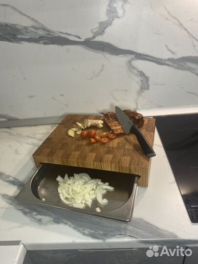 Торцевая разделочная доска с гастроемкостью