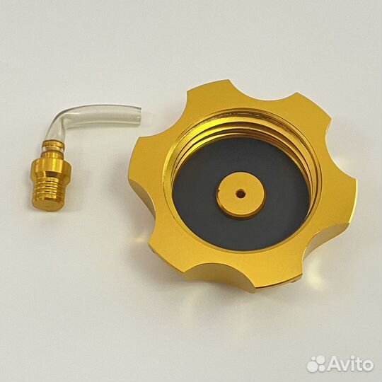 Крышка бензобака TTR125-250 с втулкой испарителем