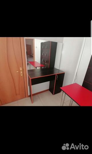 Стол для парикмахера с зеркалом и шкафом