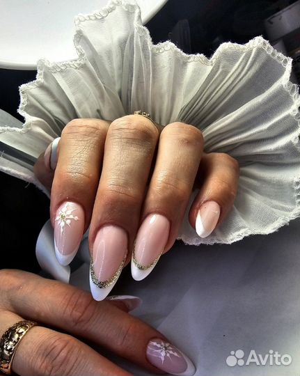 Маникюр, педикюр, наращивание ногтей