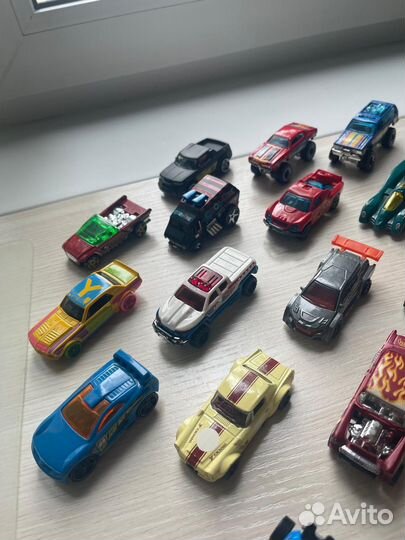 Машинки hotwheels