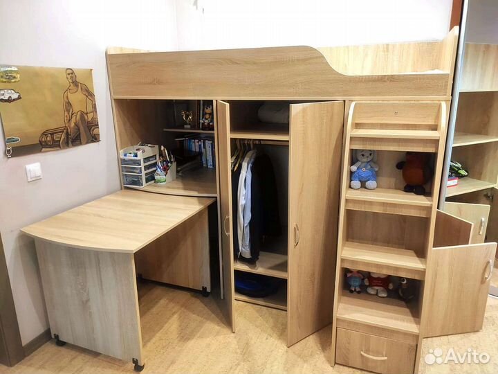 Детская кровать-чердак с рабочим столом
