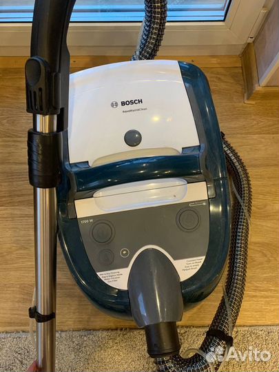 Моющий пылесос Bosch Serie 4 BWD41720