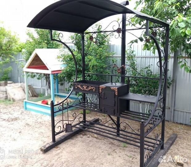 Мангал с крышей