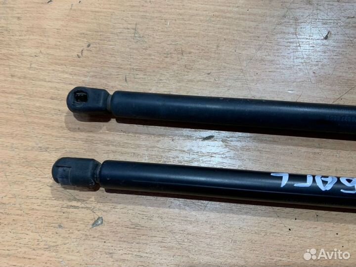 Амортизатор двери багажника Skoda Octavia A4