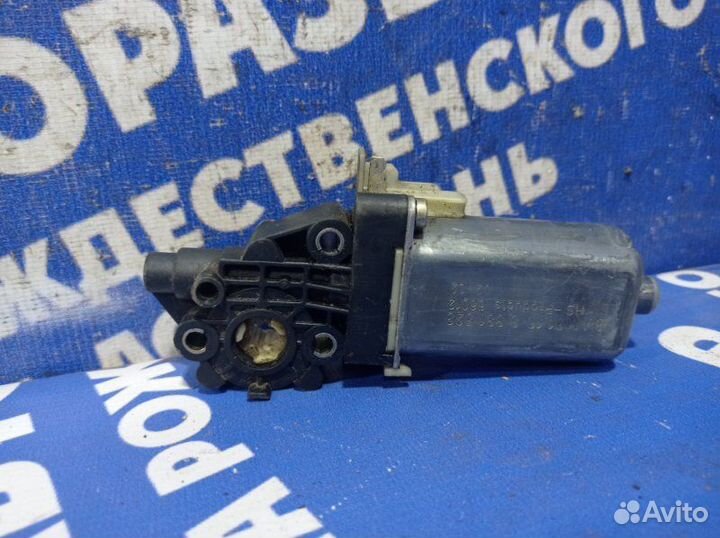 Моторчик шторки Bmw E65 седан 2004