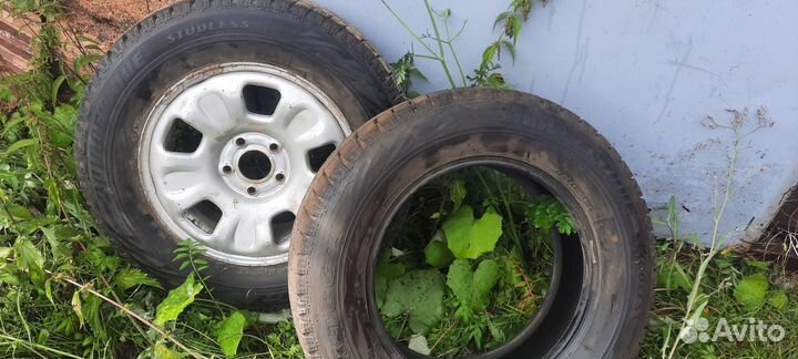 Bridgestone Blizzak Revo GZ 215/65 R16