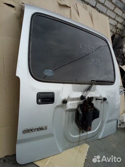 Suzuki Jimny задняя дверь багажника