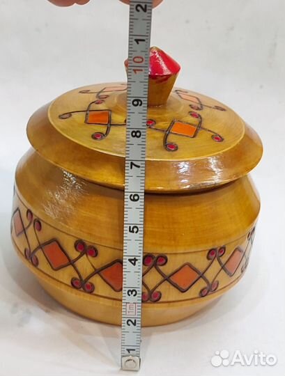 Деревянная шкатулка