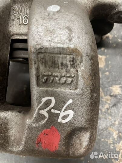 Суппорт задний правый Volkswagen Passat B6