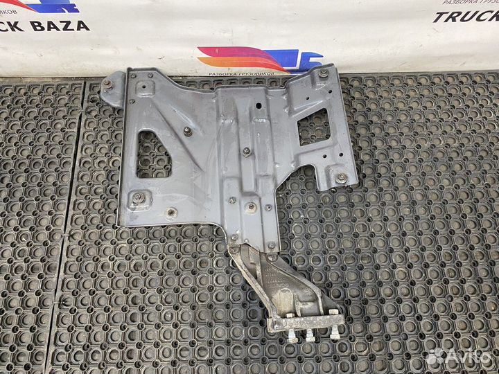 Кронштейн крепления крыла правый Scania 6-series